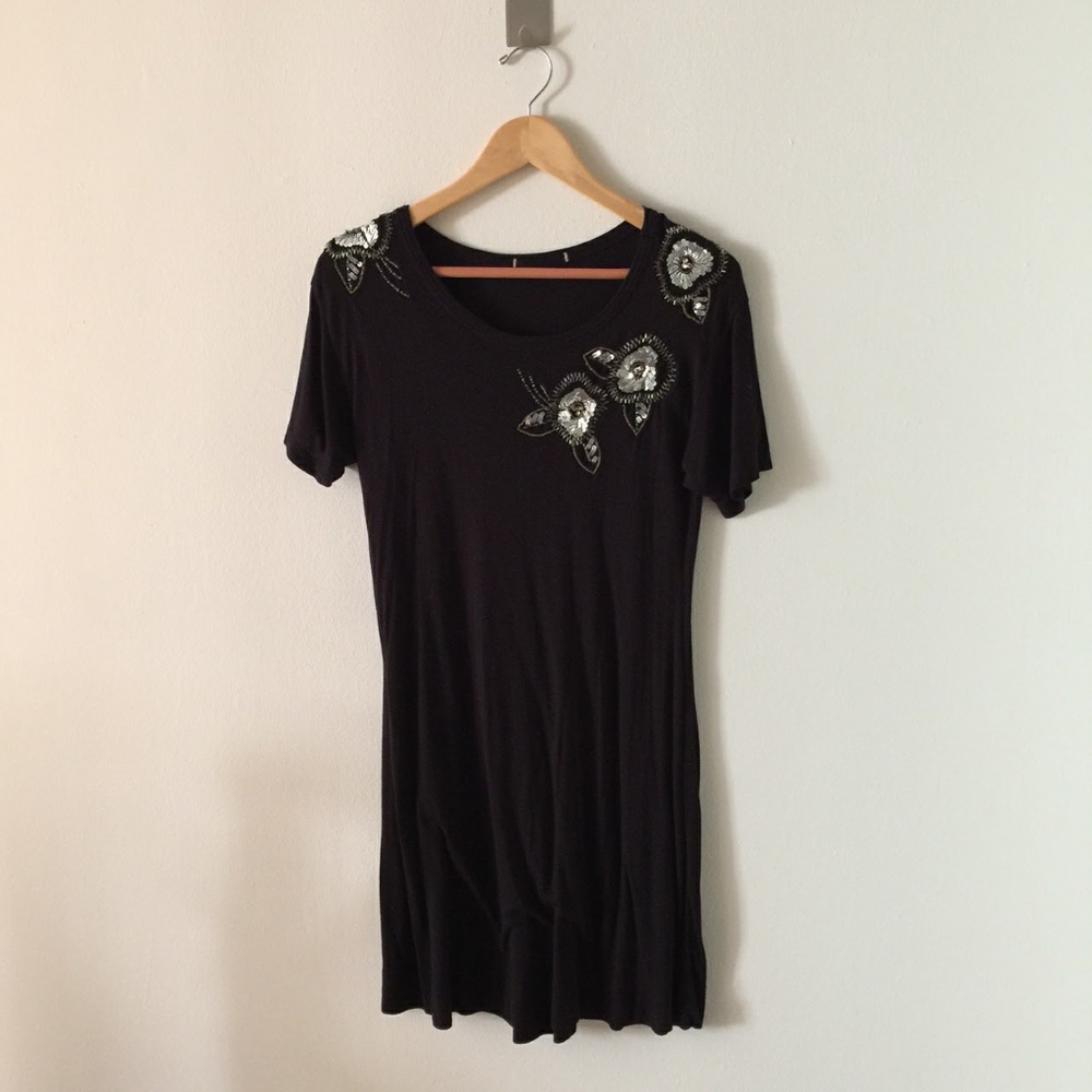 LAST CHANCE Floral Sequin Applique T-Shirt Dress